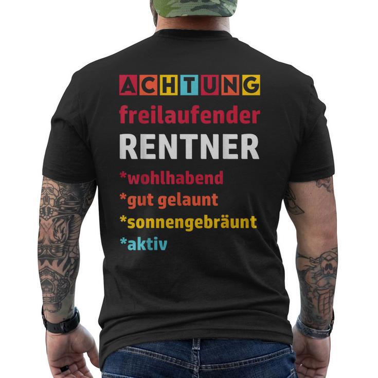 Achtung Freilaufender Rentner Pension Pension T-Shirt mit Rückendruck