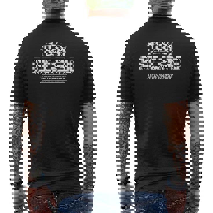Équipe Ricard Nom De Famille Fier Cadeau De Nom De Famille T-shirt imprimé au dos