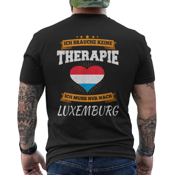 Ich Brauche Keine Therapie Ich Muss Nur Nach Luxembourg T-Shirt mit Rückendruck