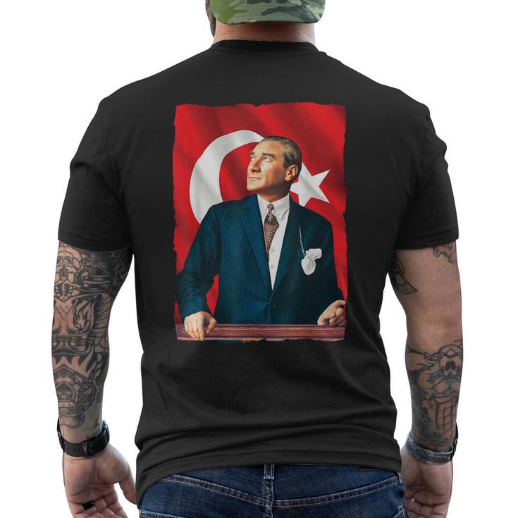 Mustafa Kemal Atatürk And Flag T-Shirt mit Rückendruck