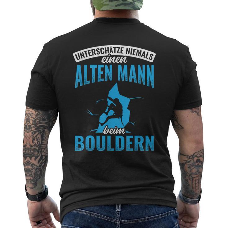 Old Man Bouldering Climbing Pensioner Boulderer T-Shirt mit Rückendruck