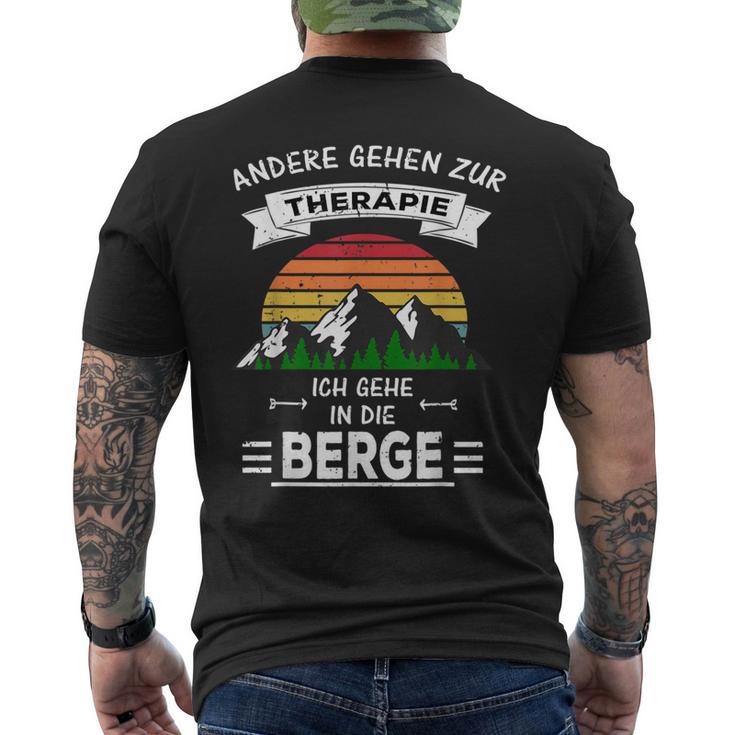 Others Go To Therapie Ich Gehe In Die Berge T-Shirt mit Rückendruck