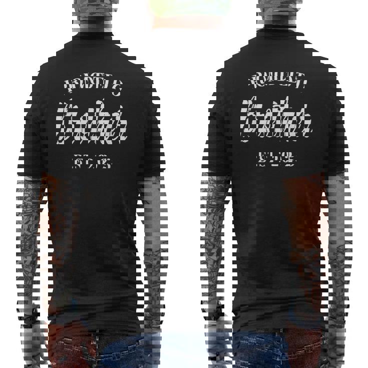 Promosso A Brother 2025 Presto Per Essere Fratello Divertente Nuovo Fratello T-shirt da uomo con stampa posteriore