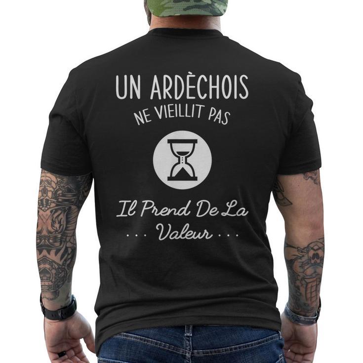 Un Ardèchois Neieillit Pas Humour Cadeau Ardèche T-shirt imprimé au dos