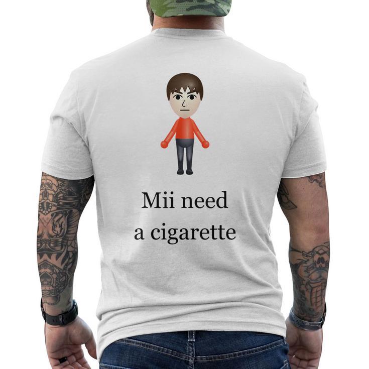 Mii Brauche Eine Zigarette T-Shirt mit Rückendruck