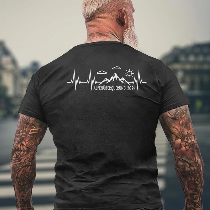 Alpen Überquerung 2024 Heartbeat Alpine Crossing 2024 T-Shirt mit Rückendruck Geschenke für alte Männer