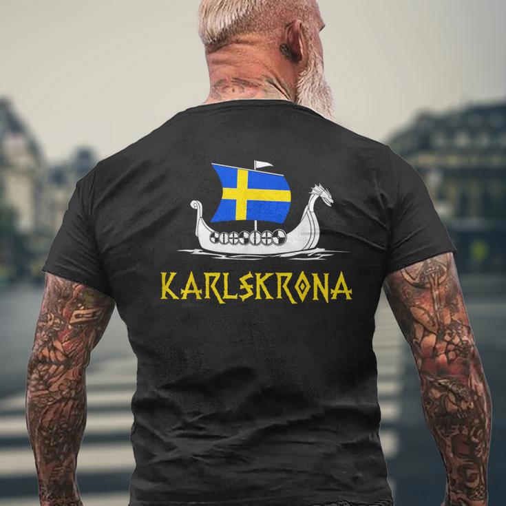 Boat Swedish Flag Swedeniking Ship Karlskrona T-Shirt mit Rückendruck Geschenke für alte Männer