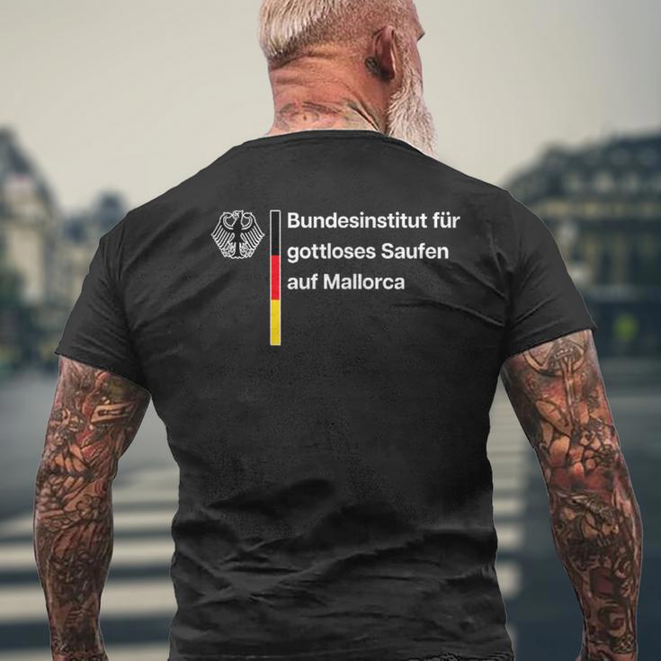 Bundesinstitut Für Gottloses Saufen Auf Mallorca Malle T-Shirt mit Rückendruck Geschenke für alte Männer