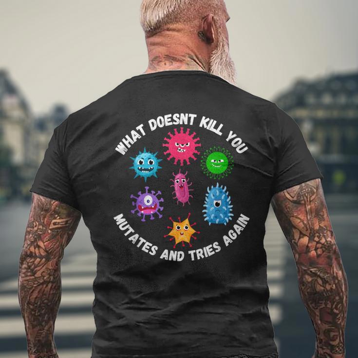 Was Dich Nicht Killt Mutiert Undersucht Es Erneu Microbiology T-Shirt mit Rückendruck Geschenke für alte Männer