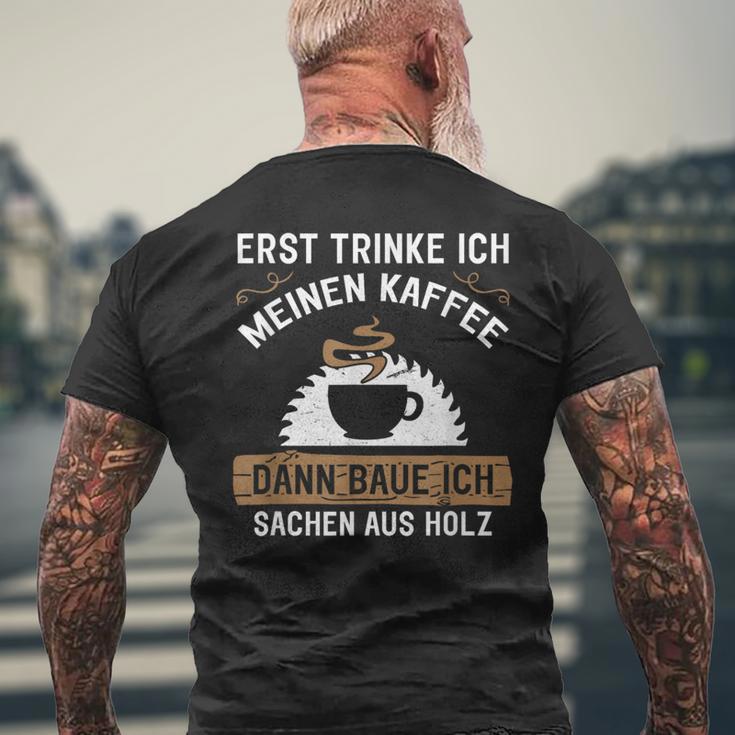 Erst Trinke Ich Meine Kaffee Dann Baue Ich Sachen Aus First Trinke T-Shirt mit Rückendruck Geschenke für alte Männer