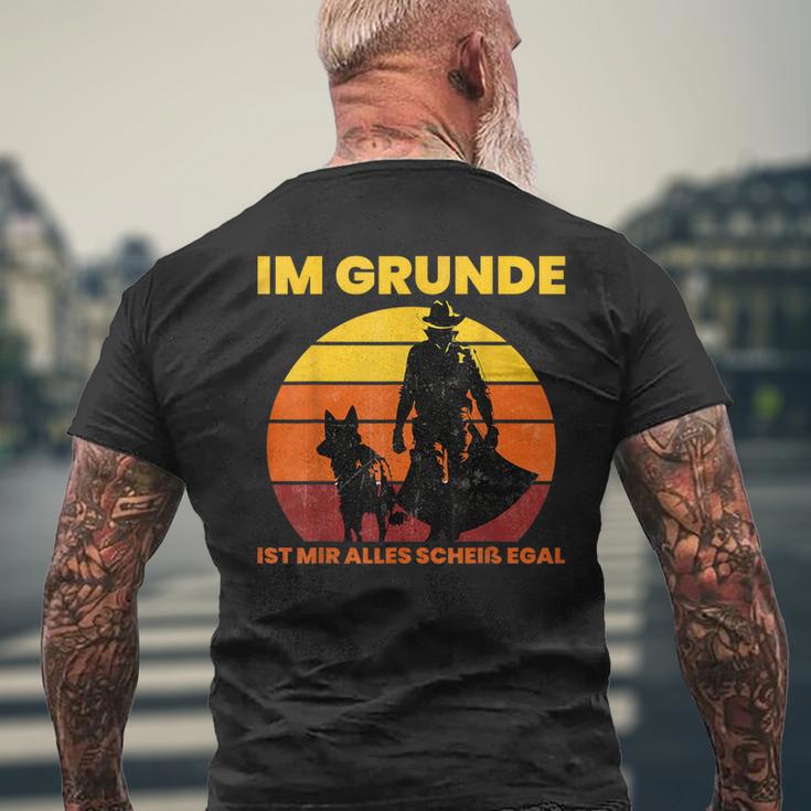 Im Grunde Ist Mir Alles Scheiß Egal T-Shirt mit Rückendruck Geschenke für alte Männer