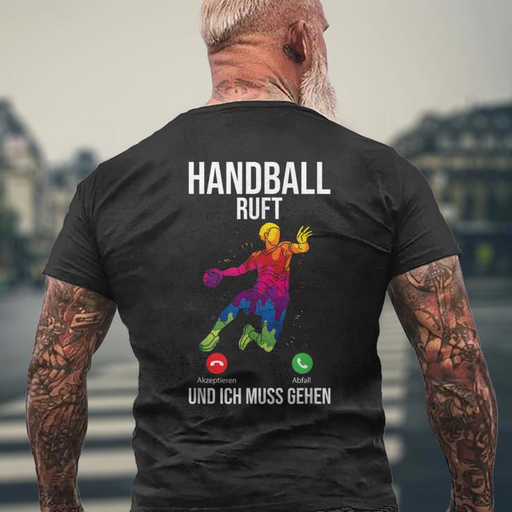 Handballer Sport Handball Ruft Und Ich Muss Gehen T-Shirt mit Rückendruck Geschenke für alte Männer