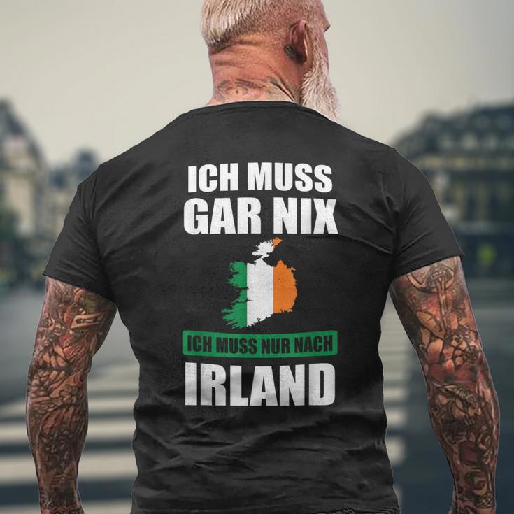 Ich Muss Gar Nix Ich Muss Nur Nach Ireland T-Shirt mit Rückendruck Geschenke für alte Männer