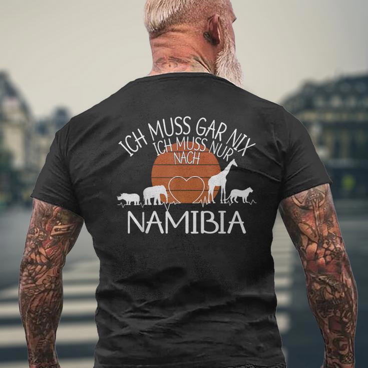 Ich Muss Gar Nix Ich Muss Nur Nach Namibia T-Shirt mit Rückendruck Geschenke für alte Männer