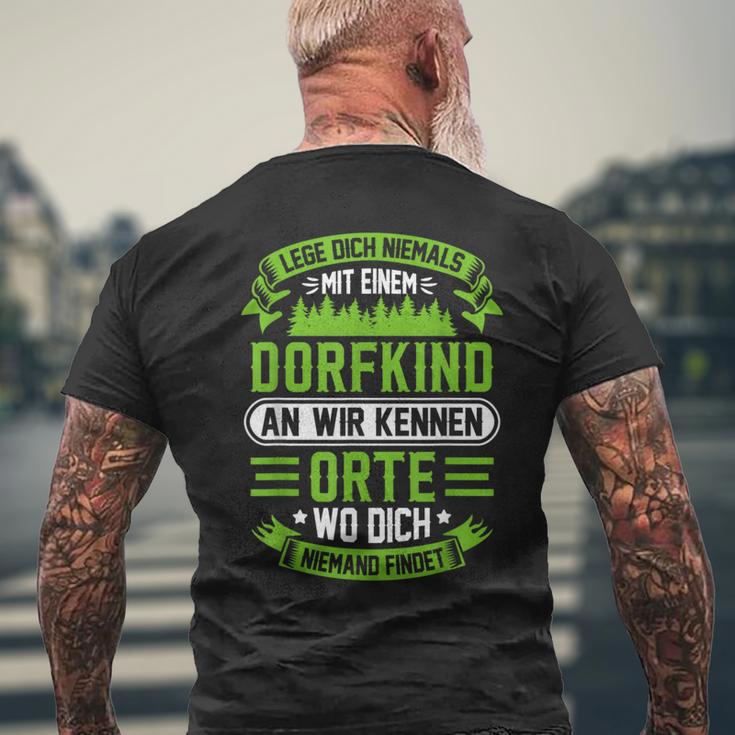 Lege Dich Niemals Mit Einem Dorfkind An Bauer T-Shirt mit Rückendruck Geschenke für alte Männer