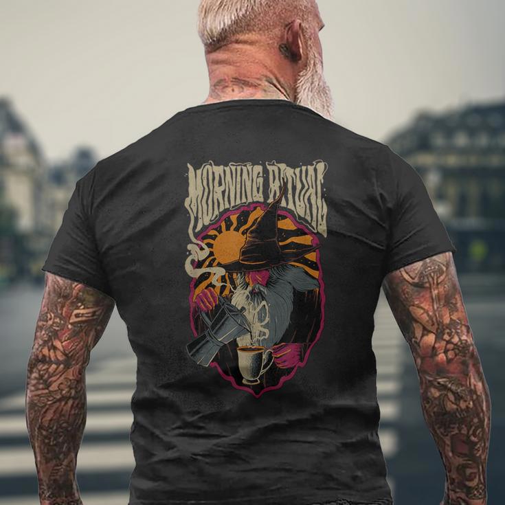 Morgenritual Zauberer Kaffeeliebhaber Mystische Hexe T-Shirt mit Rückendruck Geschenke für alte Männer