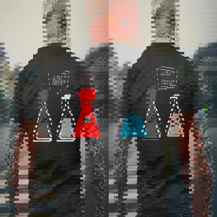Penso Che Tu Stia Reagendo In Modo Eccessivo Chimica T-shirt da uomo con stampa posteriore Regalos para ancianos