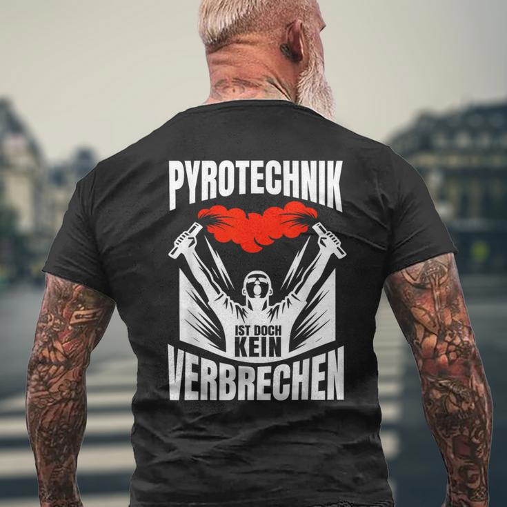 Pyrotechnik Football Fan Ist Aber Keinerbrechen T-Shirt mit Rückendruck Geschenke für alte Männer