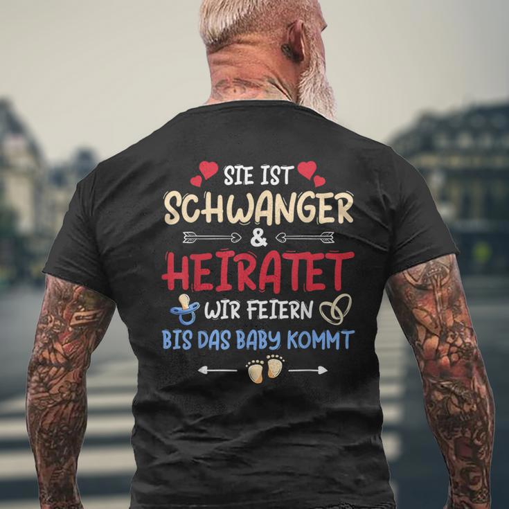 Sie Ist Schwanger Und Heiratet Wir Feiern Hen Party S T-Shirt mit Rückendruck Geschenke für alte Männer