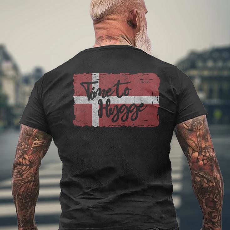 Time To Hygge Denmark Scandinavia Heart Atmosphere T-Shirt mit Rückendruck Geschenke für alte Männer