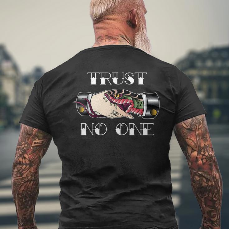 Trust No Oneintage Snake Handshake T-Shirt mit Rückendruck Geschenke für alte Männer