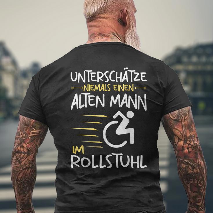 Unterschätze Niemals Alten Mann Im Wheelchair User S T-Shirt mit Rückendruck Geschenke für alte Männer