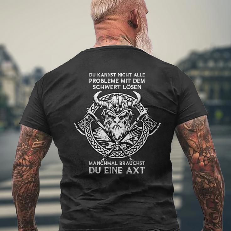 Valhalla Somemal Brauchst Du Eine Axt Son Of Odin Alhalla T-Shirt mit Rückendruck Geschenke für alte Männer