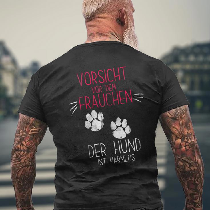 Vorsichtor Dem Frauchen Der Hund Ist Harmlos Gassi T-Shirt mit Rückendruck Geschenke für alte Männer