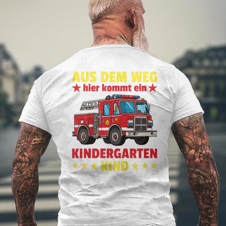 Aus Dem Weg Hier Kommt Ein Kindergartenkind Feuerwehr German T-Shirt mit Rückendruck Geschenke für alte Männer