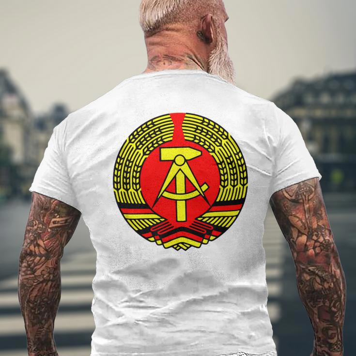 Ddr Flag Hammer And Compass Idea T-Shirt mit Rückendruck Geschenke für alte Männer