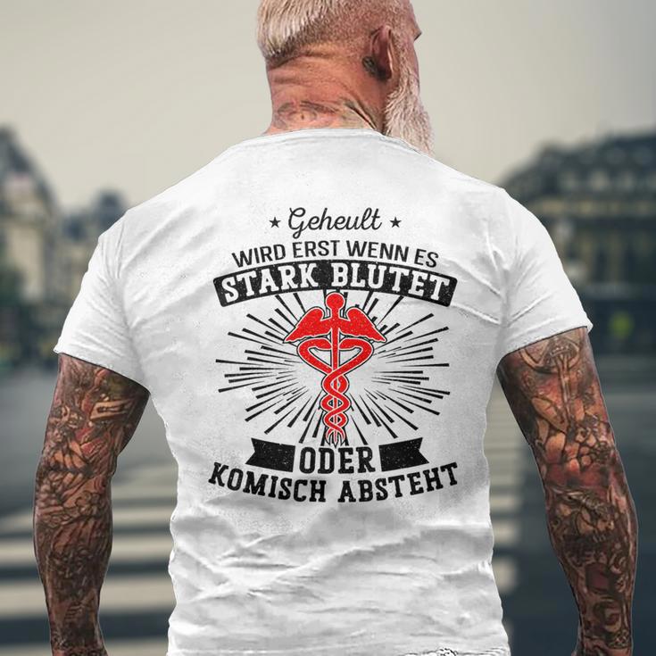 Geheult Wird Erst Wenn Es Stark Blutet Oder Komisch Abstand Ge T-Shirt mit Rückendruck Geschenke für alte Männer