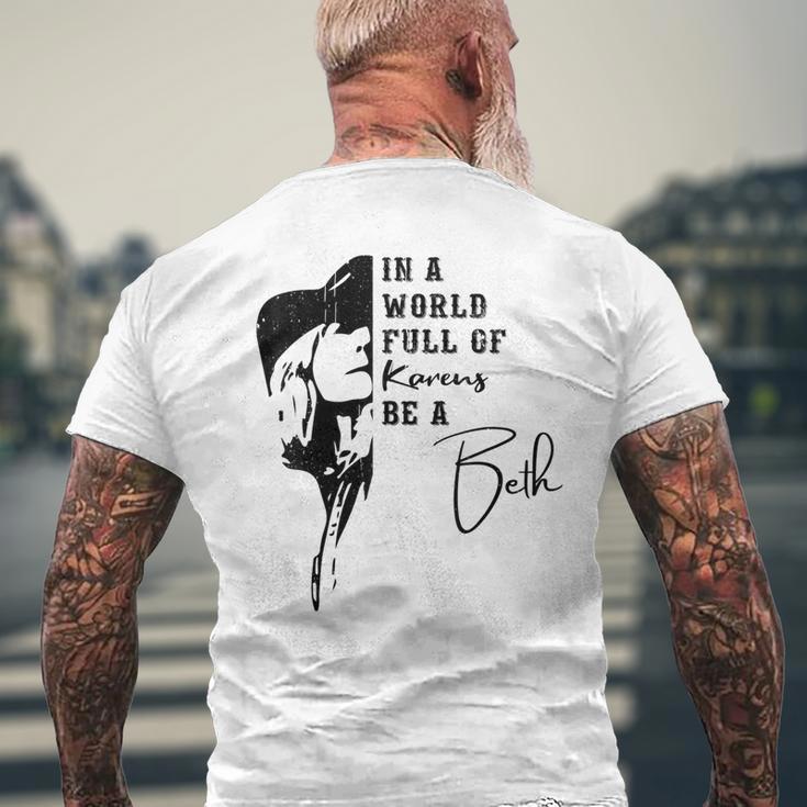 Ladies In A World Full Of Karens Be A Bethintage T-Shirt mit Rückendruck Geschenke für alte Männer