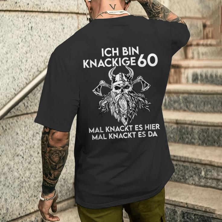 60Th Birthday Man Endlich 60 Jahre Knackige 60 T-Shirt mit Rückendruck Geschenke für Ihn