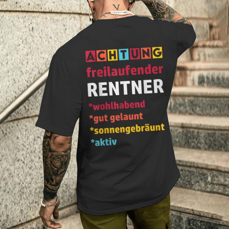 Achtung Freilaufender Rentner Pension Pension T-Shirt mit Rückendruck Geschenke für Ihn