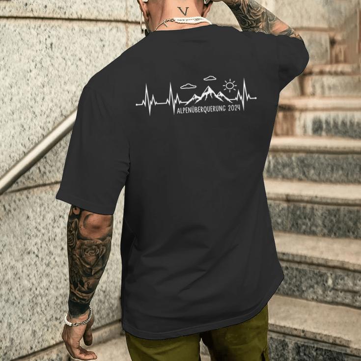 Alpen Überquerung 2024 Heartbeat Alpine Crossing 2024 T-Shirt mit Rückendruck Geschenke für Ihn