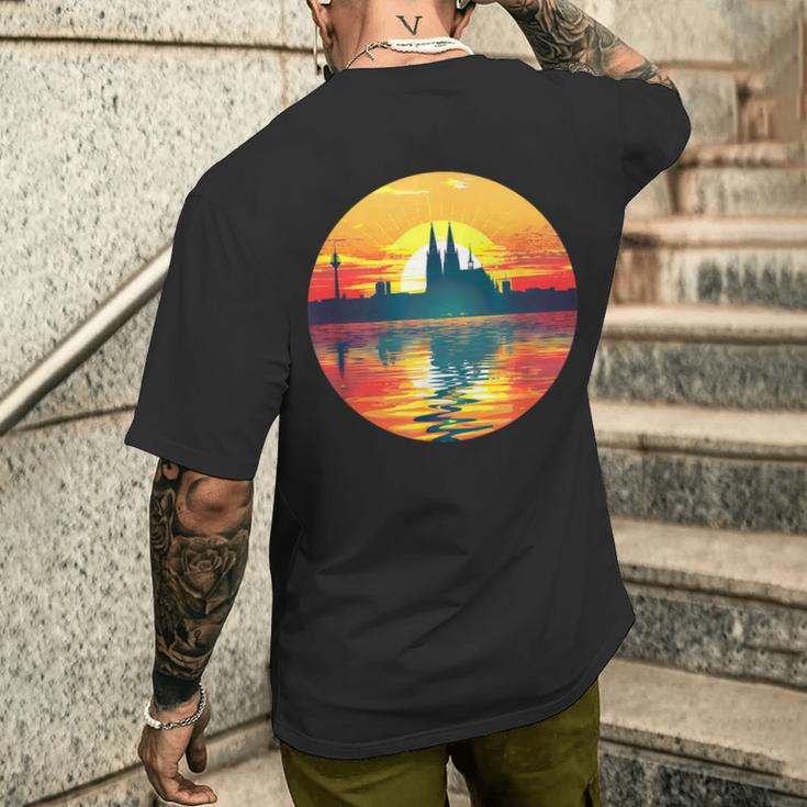 Cologne Skyline T-Shirt mit Rückendruck Geschenke für Ihn