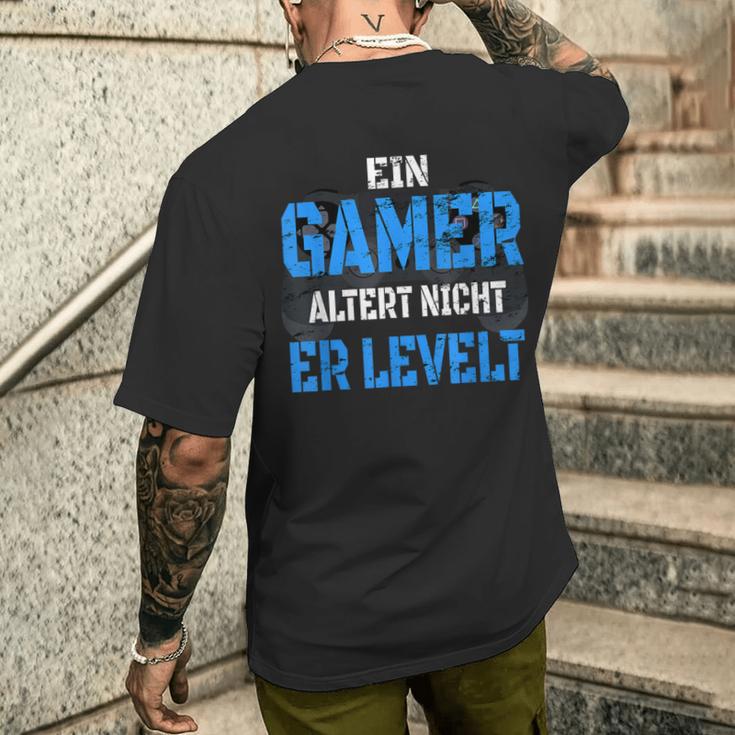 Console Player Ein Gamer Alter Nicht Er Levelt T-Shirt mit Rückendruck Geschenke für Ihn