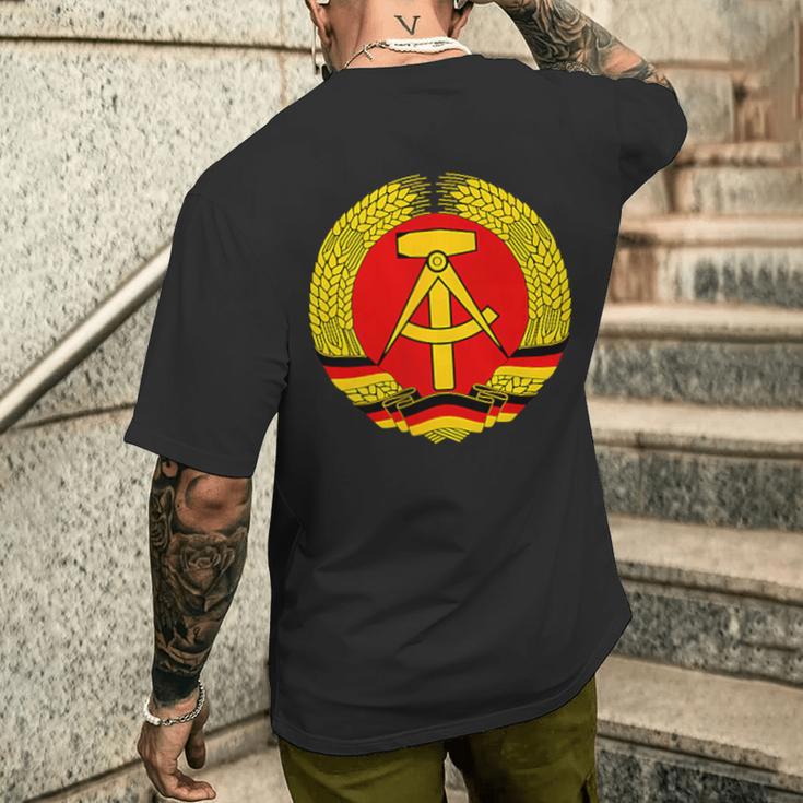 Ddr Coat Of Arms Hammer Sickle Flag Ostalgia Ddr S T-Shirt mit Rückendruck Geschenke für Ihn