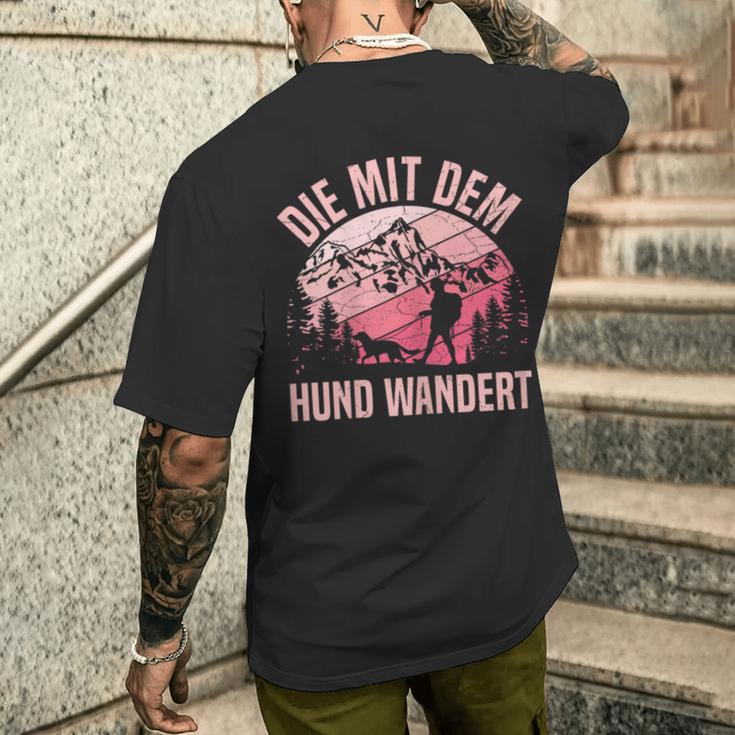 Die Mit Dem Hund Wandert Bergsteiger Berge Dog Lovers T-Shirt mit Rückendruck Geschenke für Ihn