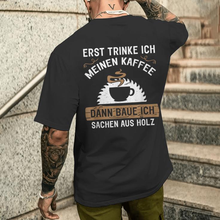 Erst Trinke Ich Meine Kaffee Dann Baue Ich Sachen Aus First Trinke T-Shirt mit Rückendruck Geschenke für Ihn