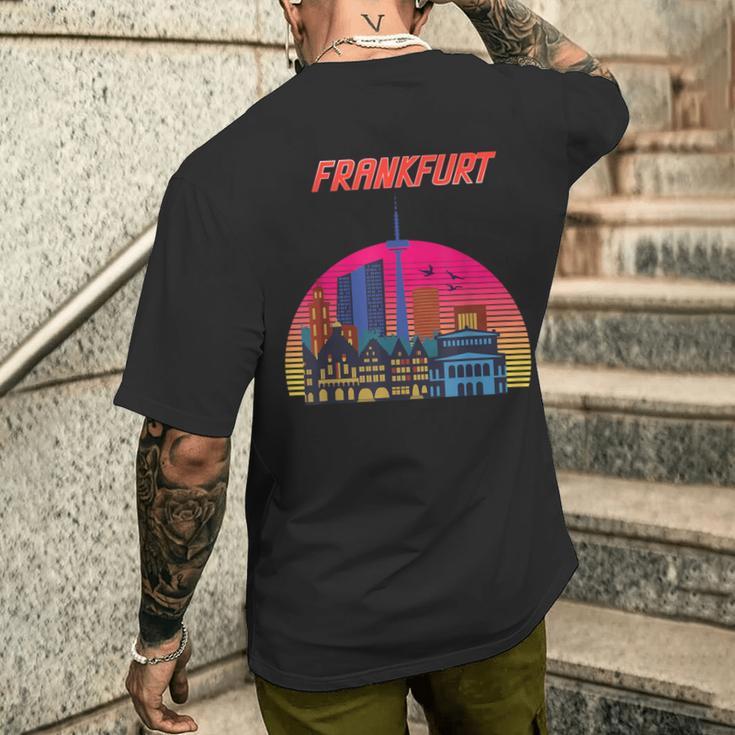 Frankfurt Retro Skyline Frankfurt Am Main T-Shirt mit Rückendruck Geschenke für Ihn