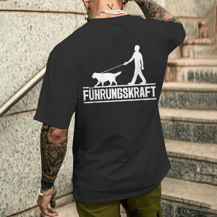 Führungskraft Dog Leading Dog Owner Dog Lover T-Shirt mit Rückendruck Geschenke für Ihn