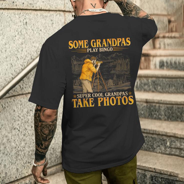 Herren Coole Opas Nehmen Sie Fotos Goldener Eleganter Stil T-Shirt mit Rückendruck Geschenke für Ihn