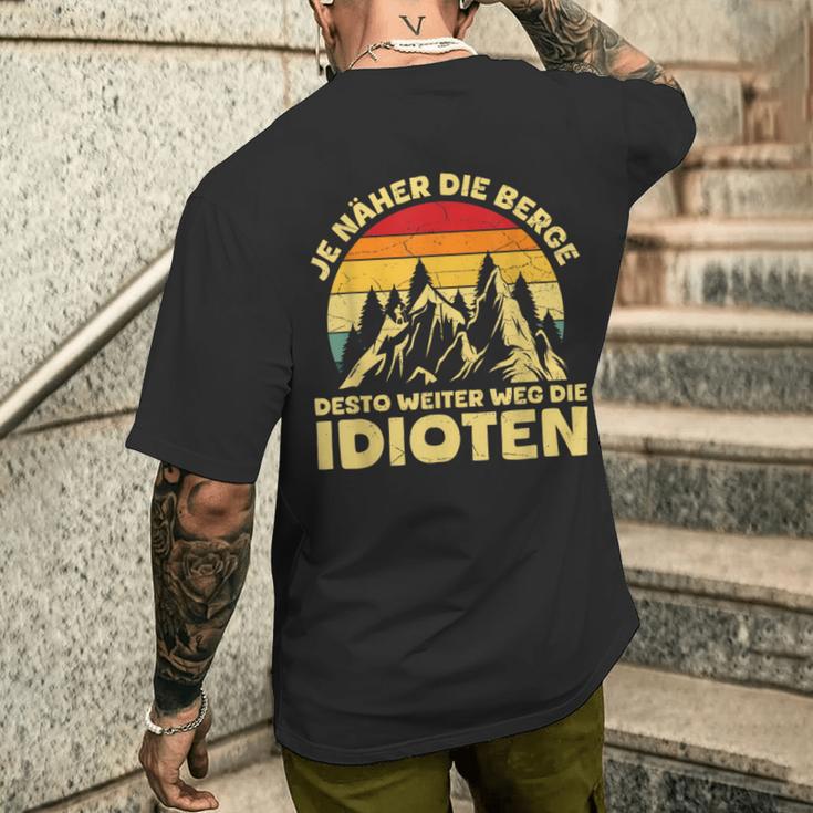 Je Näher Die Berge Desto Weiter Weg Idioten Berglandschaft T-Shirt mit Rückendruck Geschenke für Ihn