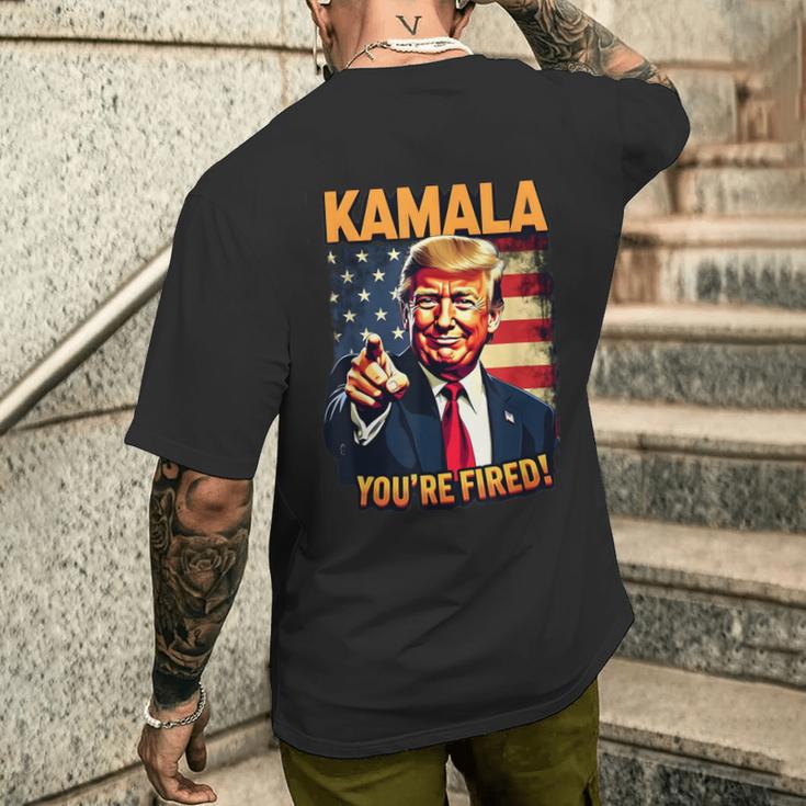 Kamala Du Bist Gefeuert Lustiger Präsident Trump Lacht Über Kamala T-Shirt mit Rückendruck Geschenke für Ihn