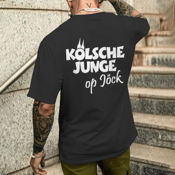 Kölsche Junge Op Jöck Kölner Unterwegs Cologne T-Shirt mit Rückendruck Geschenke für Ihn