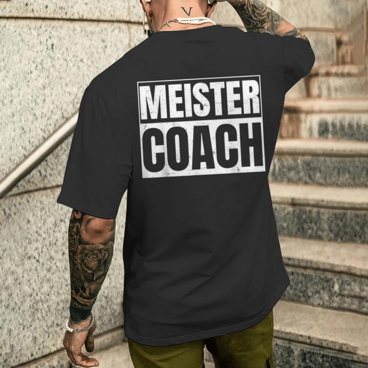 Meister Coach Geschenk For Football Trainer T-Shirt mit Rückendruck Geschenke für Ihn