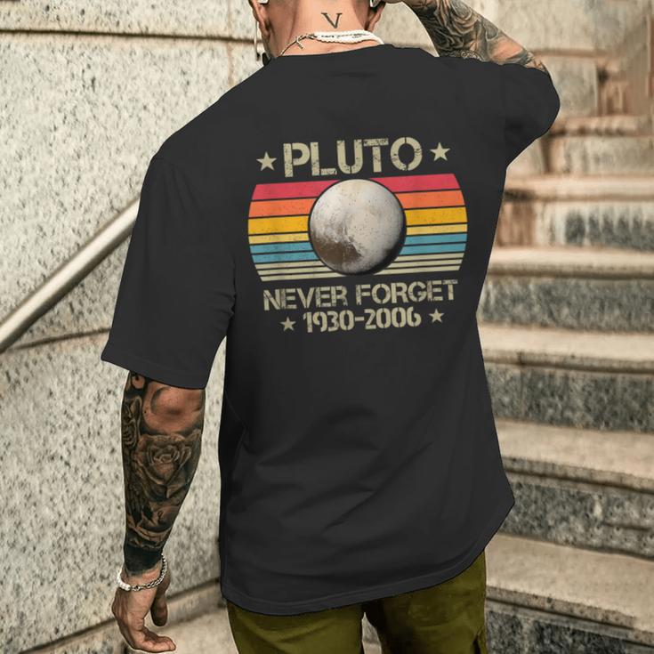 Retrointage Never Forget Pluto 1930 2006 Space Science T-Shirt mit Rückendruck Geschenke für Ihn