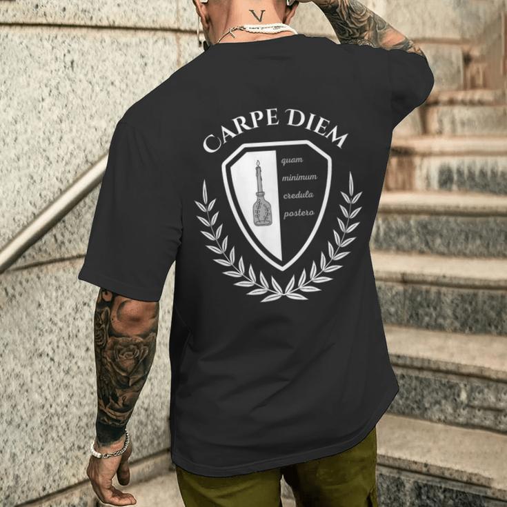 Seize The Day Carpé Diem Klassischer Toter Dichterliebhaber T-Shirt mit Rückendruck Geschenke für Ihn