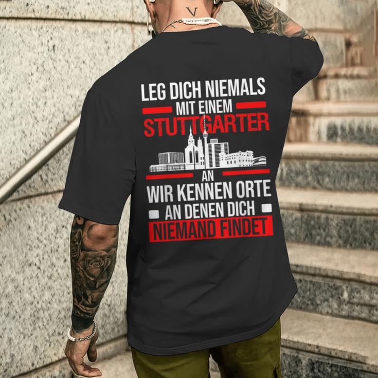 Stuttgart Leg Dich Niemals Mit Einem Stuttgarter An T-Shirt mit Rückendruck Geschenke für Ihn